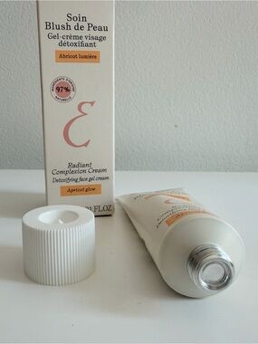 Radiant Complexion Cream – Apricot Glow (White/Apricot)